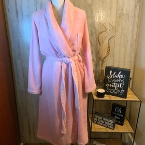 Silver Lilly pink fuzzy robe. Size S/M